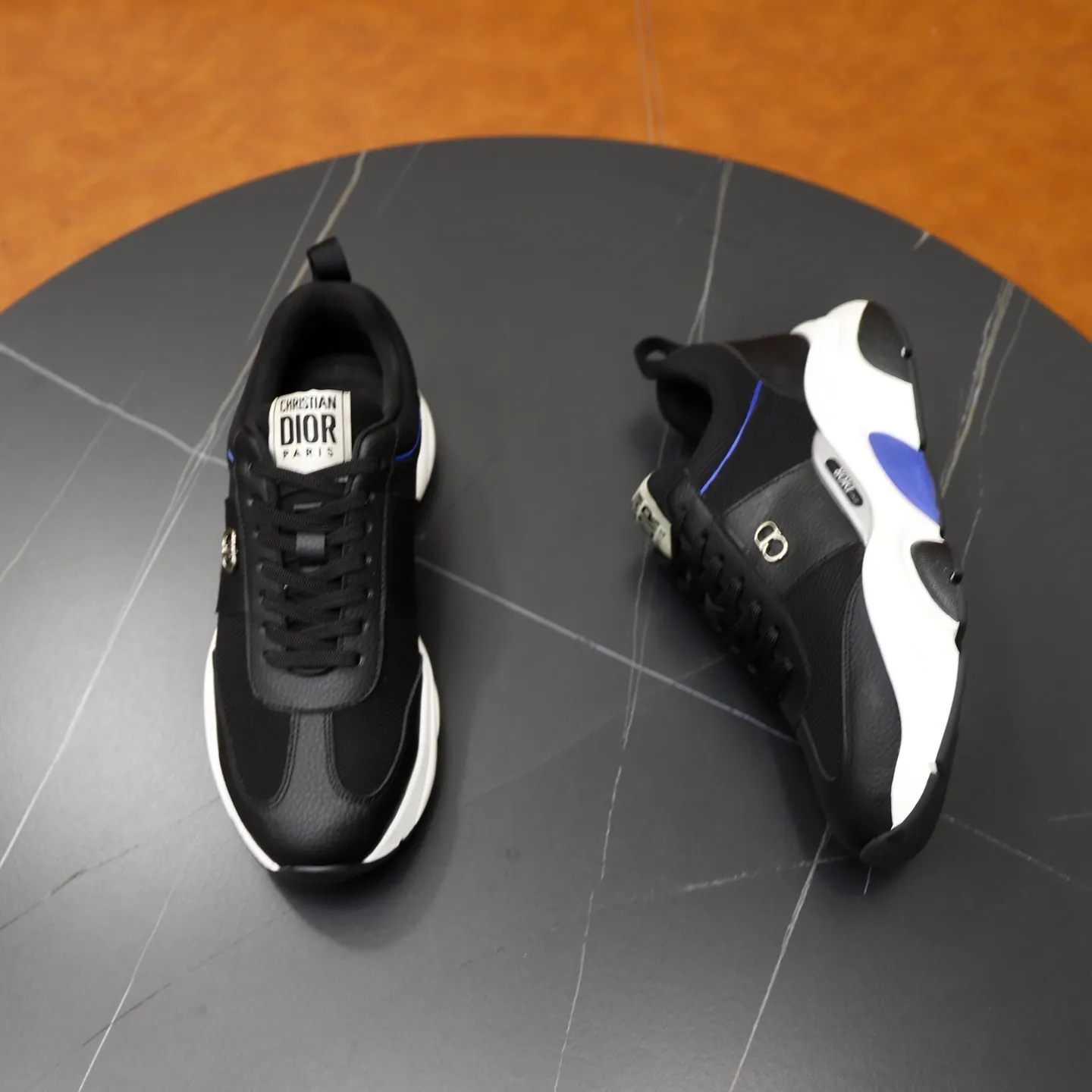 Ex-factory price: 462💰🙅‍♂️🙅‍♂️🙅‍♂️ Brand: Dior DIOR Standard code: 38-44 (45 customized) Grade: Same as the official website Material: Original leather splicing Comfortable and breathable lining Original wear-resistant outsole Style category: Men's fashionable casual shoes Running sneakers Noble luxury brand elements Top luxury Color: actual picture color